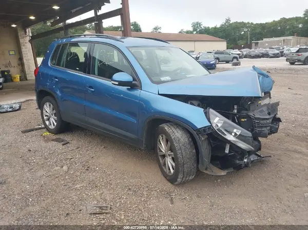 WVGAV7AX9JK004270 2018 VOLKSWAGEN TIGUAN - Image 1