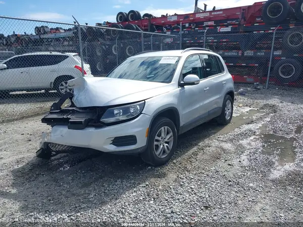 WVGAV7AXXGK000494 2016 VOLKSWAGEN TIGUAN - Image 2