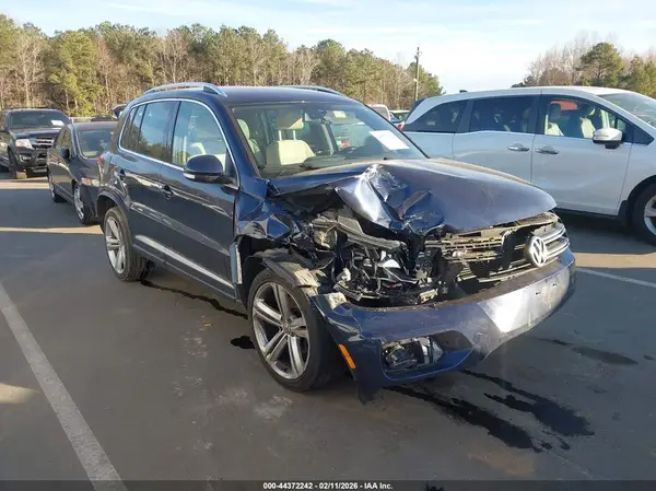 WVGAV7AXXGW044990 2016 VOLKSWAGEN TIGUAN - Image 1