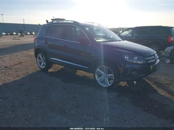 WVGAV7AXXGW088259 2016 VOLKSWAGEN TIGUAN - Image 1