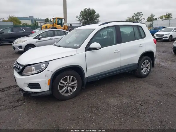 WVGAV7AXXGW526892 2016 VOLKSWAGEN TIGUAN - Image 2