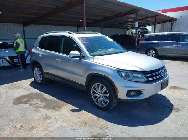 WVGAV7AXXGW537679 2016 VOLKSWAGEN TIGUAN - Image 1