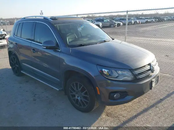WVGAV7AXXGW552585 2016 VOLKSWAGEN TIGUAN - Image 1