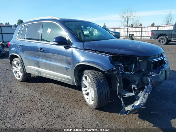 WVGAV7AXXGW561030 2016 VOLKSWAGEN TIGUAN - Image 1