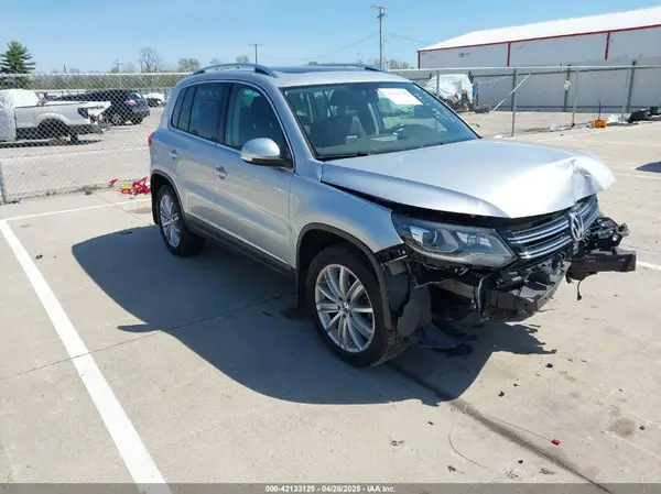 WVGAV7AXXGW575199 2016 VOLKSWAGEN TIGUAN - Image 1