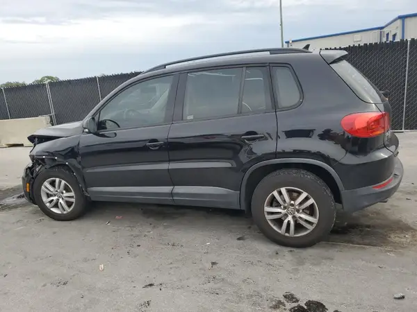 WVGAV7AXXHK000044 2017 VOLKSWAGEN TIGUAN - Image 2