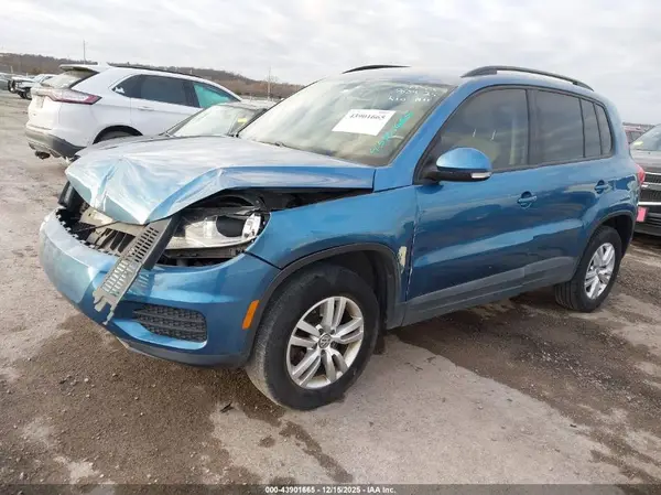 WVGAV7AXXHK004093 2017 VOLKSWAGEN TIGUAN - Image 2
