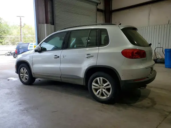 WVGAV7AXXHK011223 2017 VOLKSWAGEN TIGUAN - Image 2