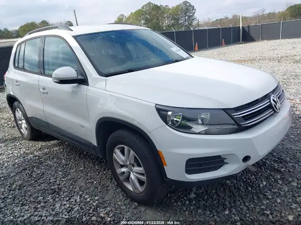 WVGAV7AXXHK015496 2017 VOLKSWAGEN TIGUAN - Image 1