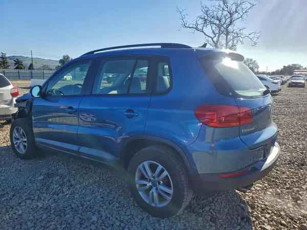 WVGAV7AXXHK024490 2017 VOLKSWAGEN TIGUAN - Image 2