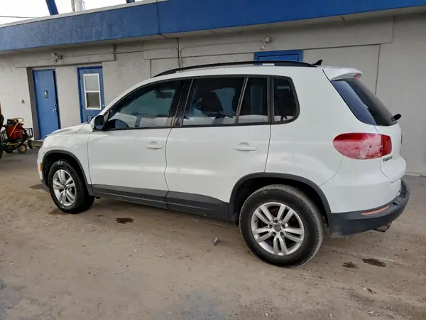 WVGAV7AXXHK027275 2017 VOLKSWAGEN TIGUAN - Image 2