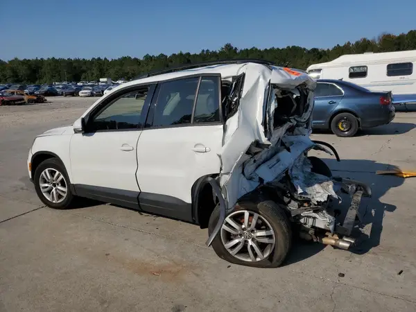 WVGAV7AXXHK028023 2017 VOLKSWAGEN TIGUAN - Image 2