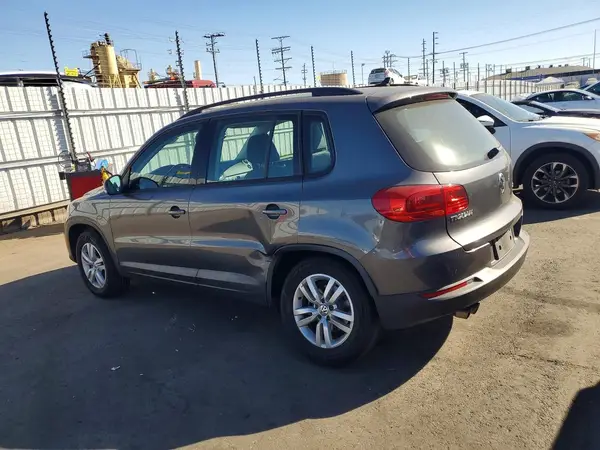 WVGAV7AXXHK030001 2017 VOLKSWAGEN TIGUAN - Image 2