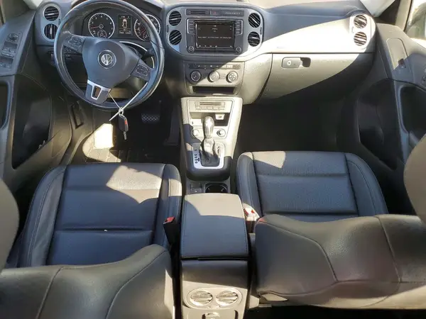 WVGAV7AXXHK030001 2017 VOLKSWAGEN TIGUAN - Image 8
