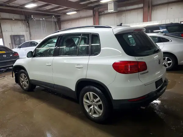 WVGAV7AXXHK030418 2017 VOLKSWAGEN TIGUAN - Image 2