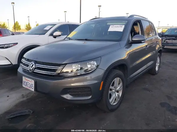 WVGAV7AXXHK035781 2017 VOLKSWAGEN TIGUAN - Image 2