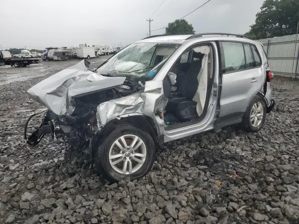 WVGAV7AXXHK039703 2017 VOLKSWAGEN TIGUAN - Image 1