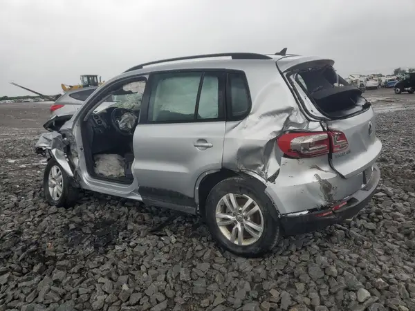 WVGAV7AXXHK039703 2017 VOLKSWAGEN TIGUAN - Image 2