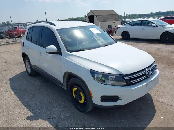 WVGAV7AXXHK040124 2017 VOLKSWAGEN TIGUAN - Image 1