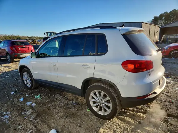 WVGAV7AXXHK043783 2017 VOLKSWAGEN TIGUAN - Image 2