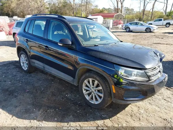 WVGAV7AXXHK045095 2017 VOLKSWAGEN TIGUAN - Image 1