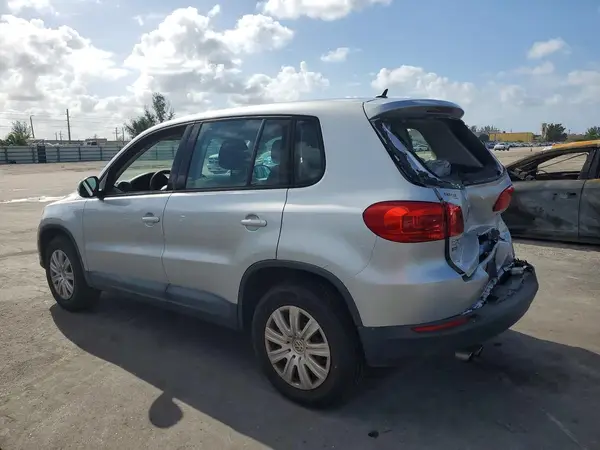 WVGAV7AXXHK046960 2017 VOLKSWAGEN TIGUAN - Image 2