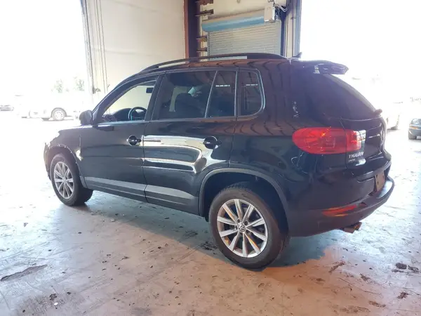 WVGAV7AXXHK048059 2017 VOLKSWAGEN TIGUAN - Image 2