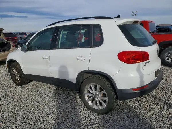 WVGAV7AXXHK049180 2017 VOLKSWAGEN TIGUAN - Image 2