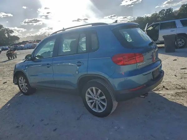 WVGAV7AXXHK049714 2017 VOLKSWAGEN TIGUAN - Image 2