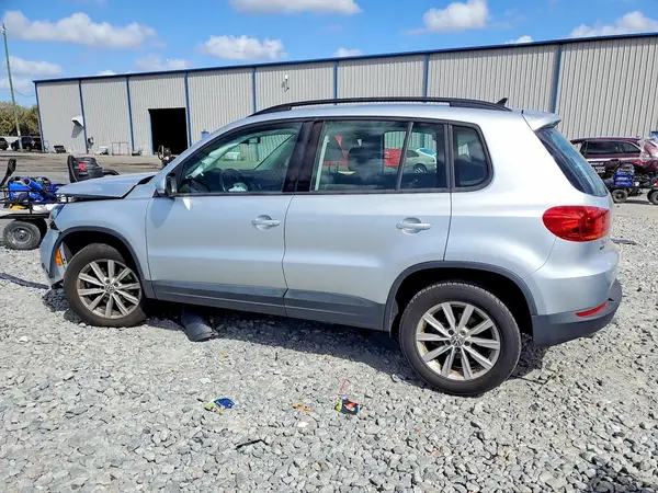WVGAV7AXXHK051981 2017 VOLKSWAGEN TIGUAN - Image 2