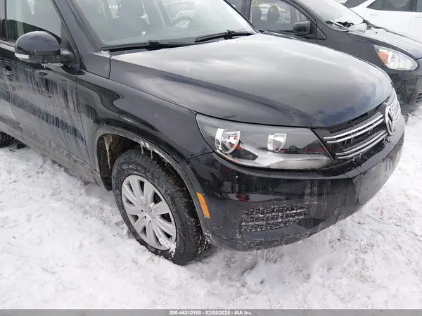 WVGAV7AXXHK053942 2017 VOLKSWAGEN TIGUAN - Image 1