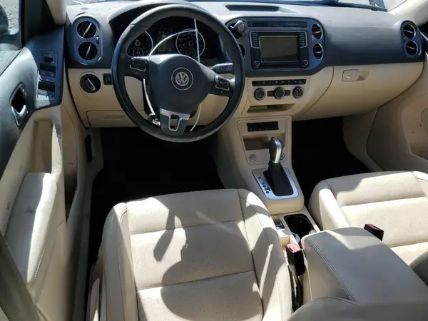 WVGAV7AXXHW500696 2017 VOLKSWAGEN TIGUAN - Image 8