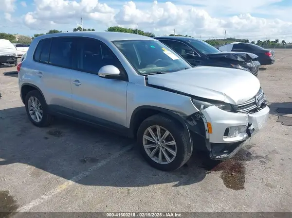 WVGAV7AXXJK001751 2018 VOLKSWAGEN TIGUAN - Image 1
