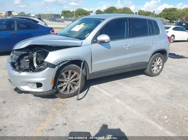 WVGAV7AXXJK001751 2018 VOLKSWAGEN TIGUAN - Image 2