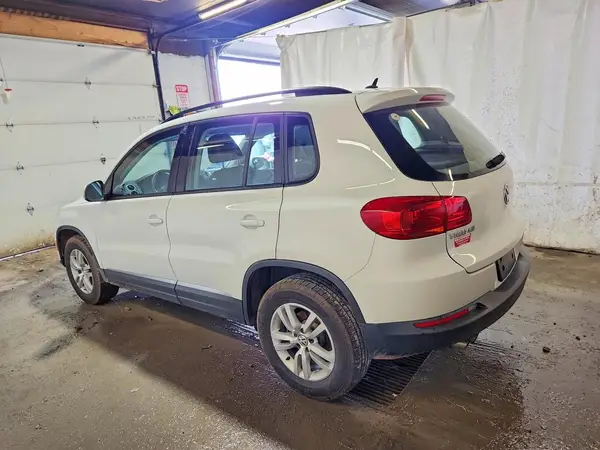 WVGBV7AX0GW010979 2016 VOLKSWAGEN TIGUAN - Image 2