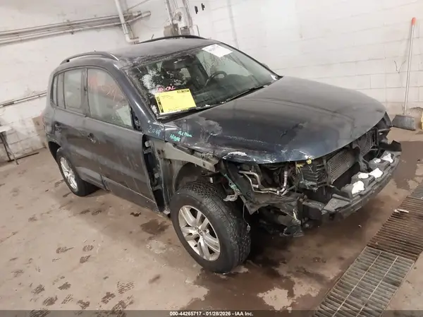 WVGBV7AX0GW518742 2016 VOLKSWAGEN TIGUAN - Image 1