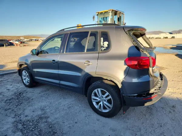 WVGBV7AX0GW578231 2016 VOLKSWAGEN TIGUAN - Image 2