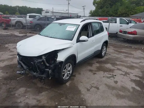 WVGBV7AX0GW594834 2016 VOLKSWAGEN TIGUAN - Image 2