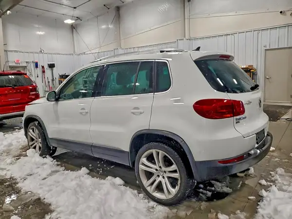 WVGBV7AX0GW617402 2016 VOLKSWAGEN TIGUAN - Image 2