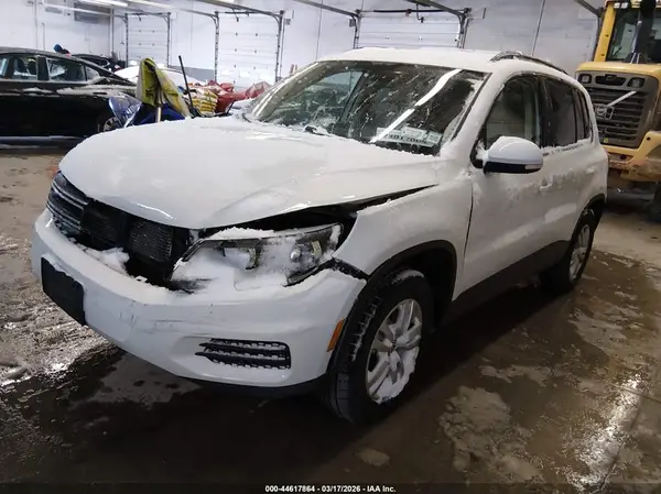 WVGBV7AX0HK000607 2017 VOLKSWAGEN TIGUAN - Image 2