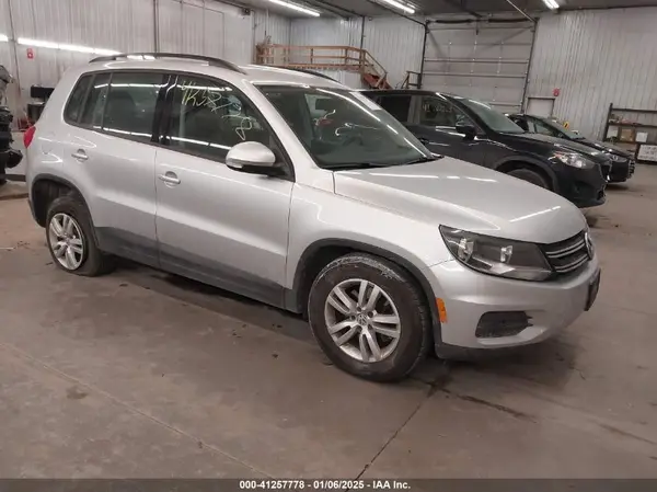 WVGBV7AX0HK018766 2017 VOLKSWAGEN TIGUAN - Image 1