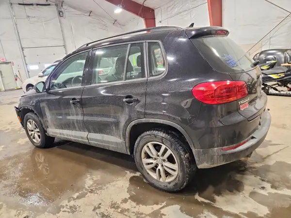 WVGBV7AX0HK020243 2017 VOLKSWAGEN TIGUAN - Image 2