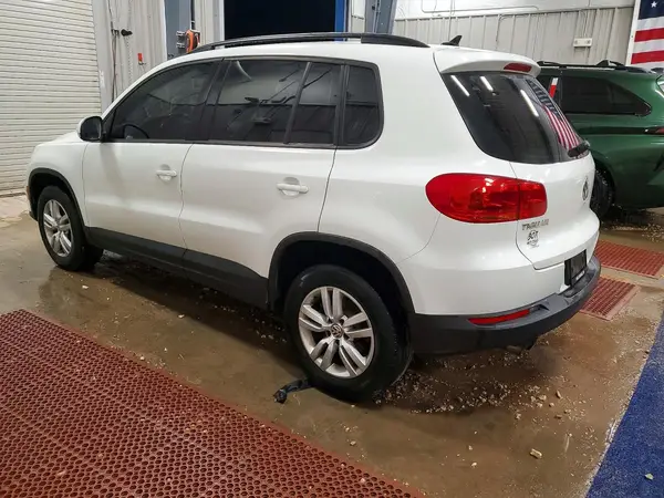 WVGBV7AX0HK022008 2017 VOLKSWAGEN TIGUAN - Image 2