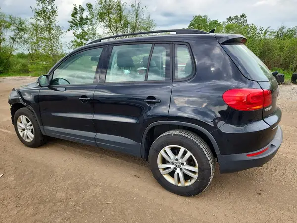 WVGBV7AX0HK023532 2017 VOLKSWAGEN TIGUAN - Image 2