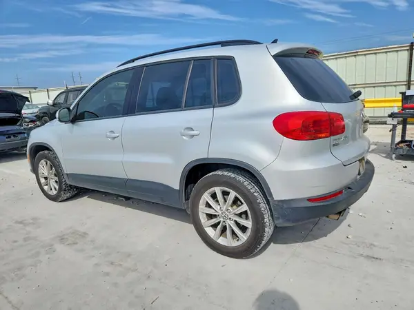 WVGBV7AX0HK046146 2017 VOLKSWAGEN TIGUAN - Image 2