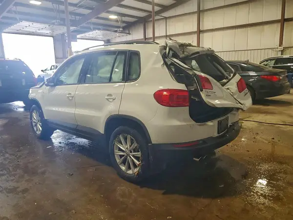 WVGBV7AX1HK042137 2017 VOLKSWAGEN TIGUAN - Image 2