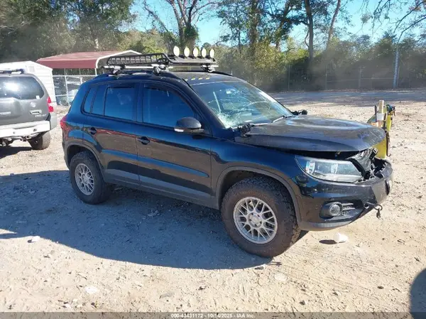 WVGBV7AX1HK045782 2017 VOLKSWAGEN TIGUAN - Image 1