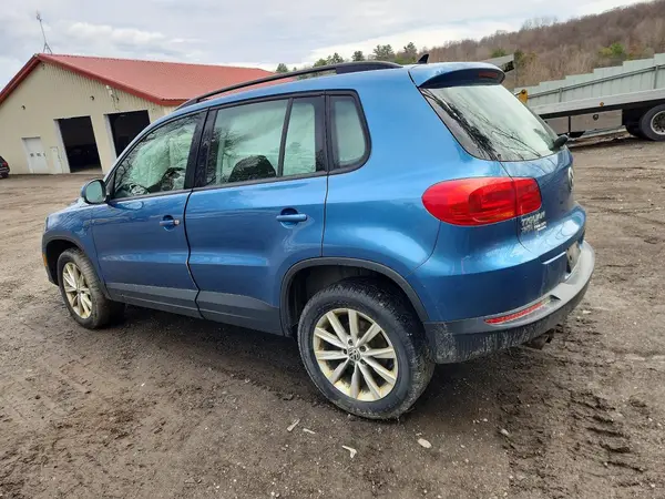 WVGBV7AX1HK048357 2017 VOLKSWAGEN TIGUAN - Image 2