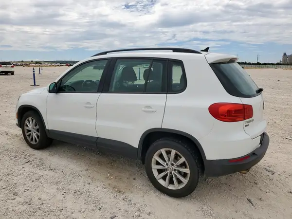WVGBV7AX1HK049511 2017 VOLKSWAGEN TIGUAN - Image 2