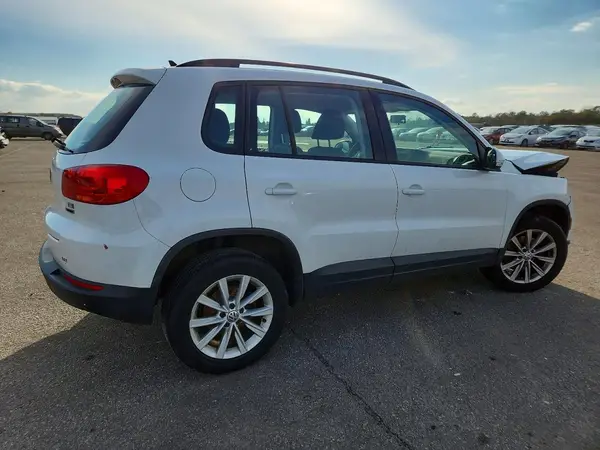 WVGBV7AX1HK050626 2017 VOLKSWAGEN TIGUAN - Image 2